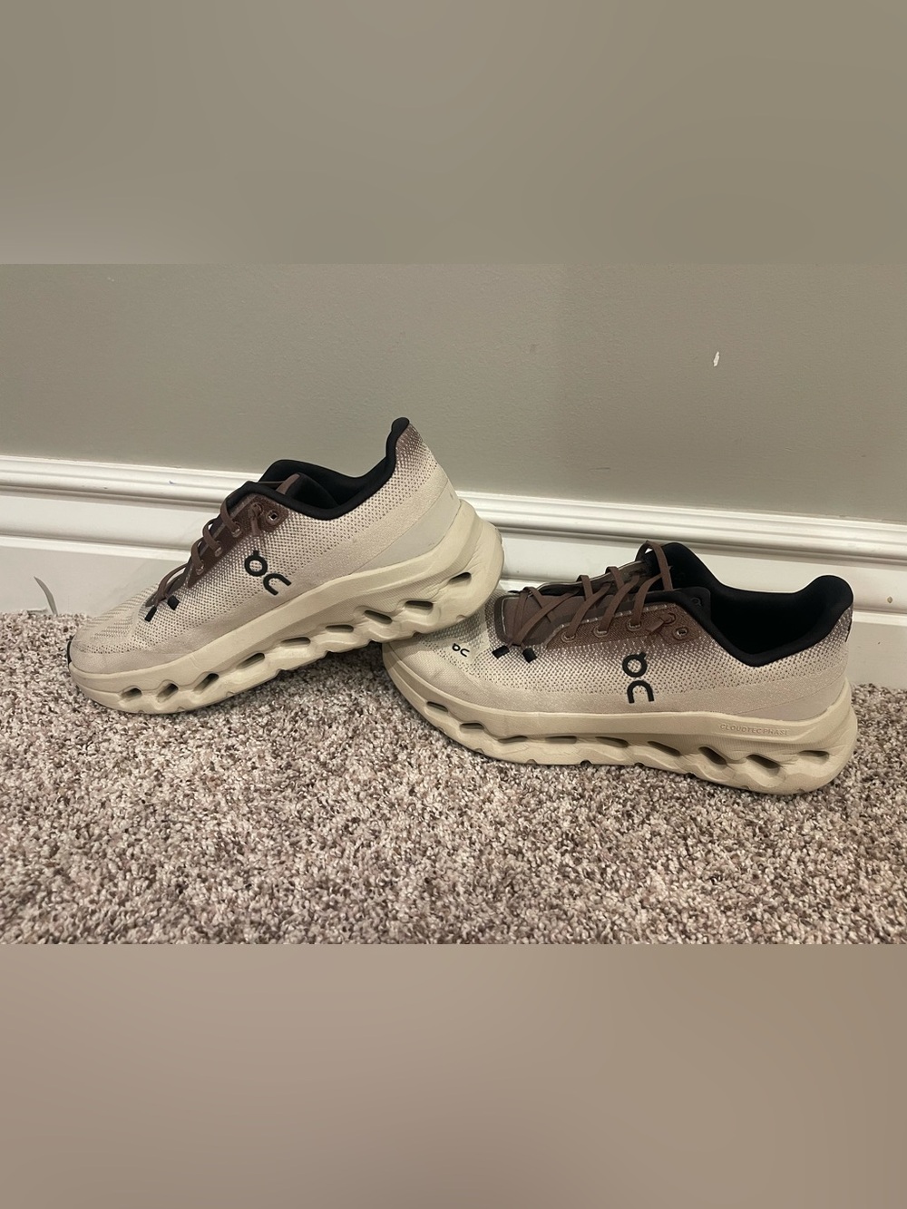 ON RUNNING WMNS CLOUDTILT - CLOVE / SAND - Size 9.5 - Picture 4 of 8